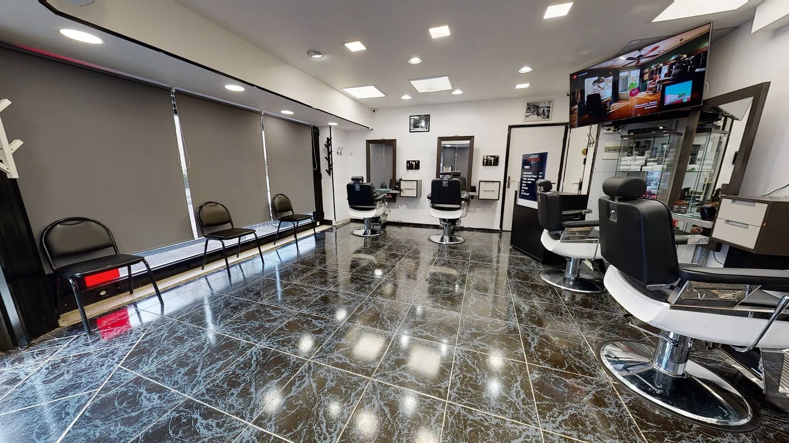 Vue d'ensemble de l'intérieur du salon Amine Coiffure